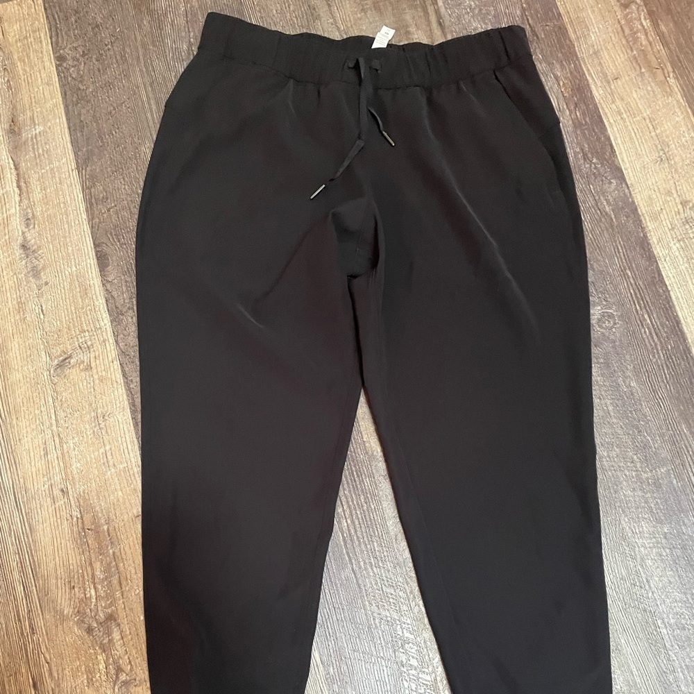 Lulu lemon on the fly mid rise joggers